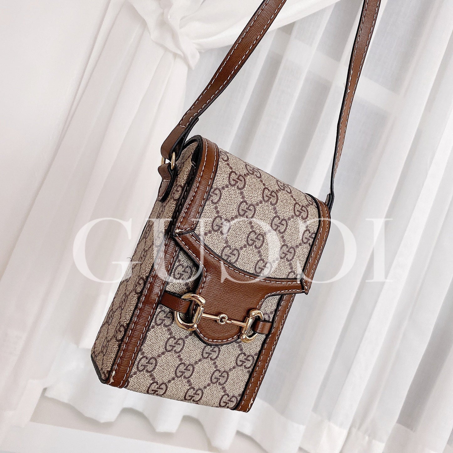 GG Crossbody skinnveske