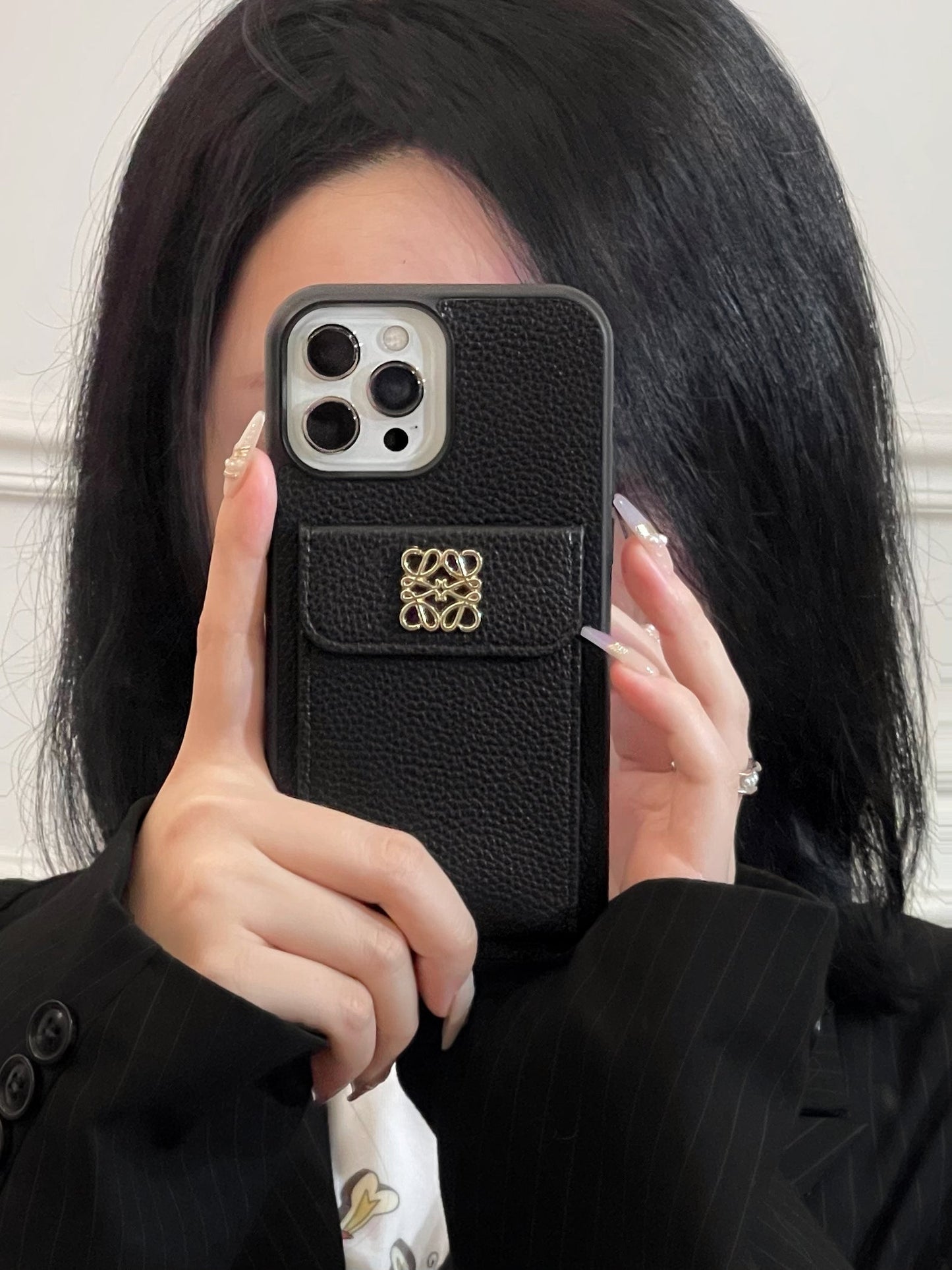 Carcasă iPhone Loewe cu suport pentru card Black-QBK240603