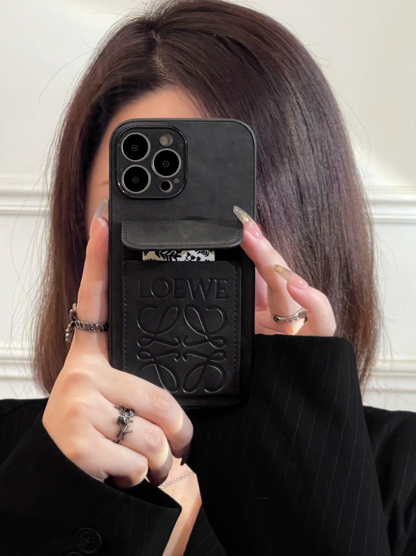 Loewe iPhone tok a kártyatartóval Black-LZP241448
