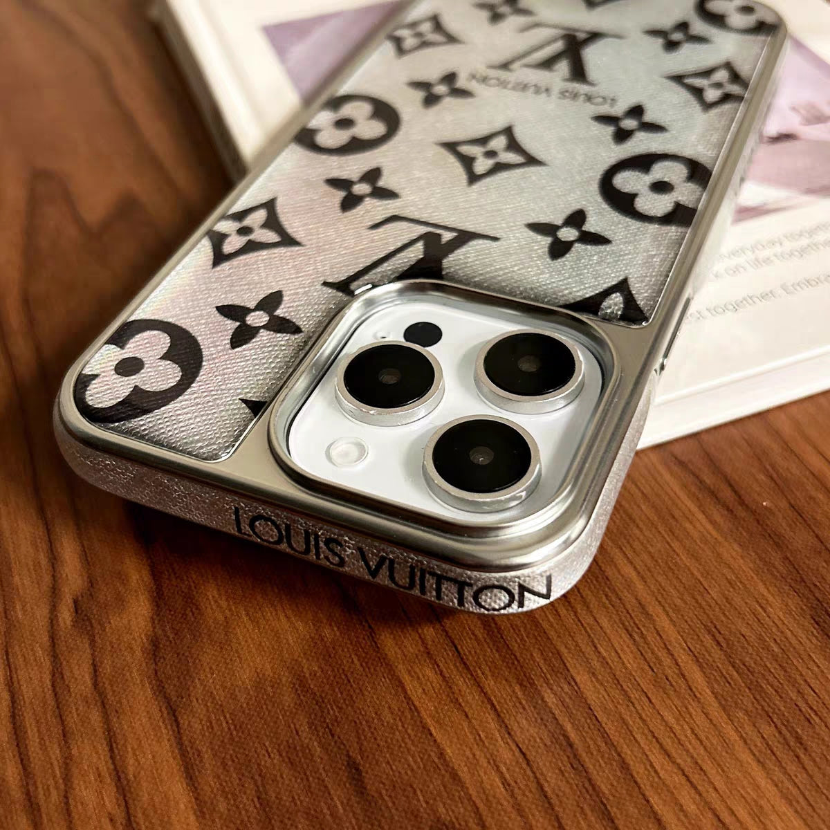 Luksus på din telefon - slank. Dristig. Ikonisk. iPhone -sag