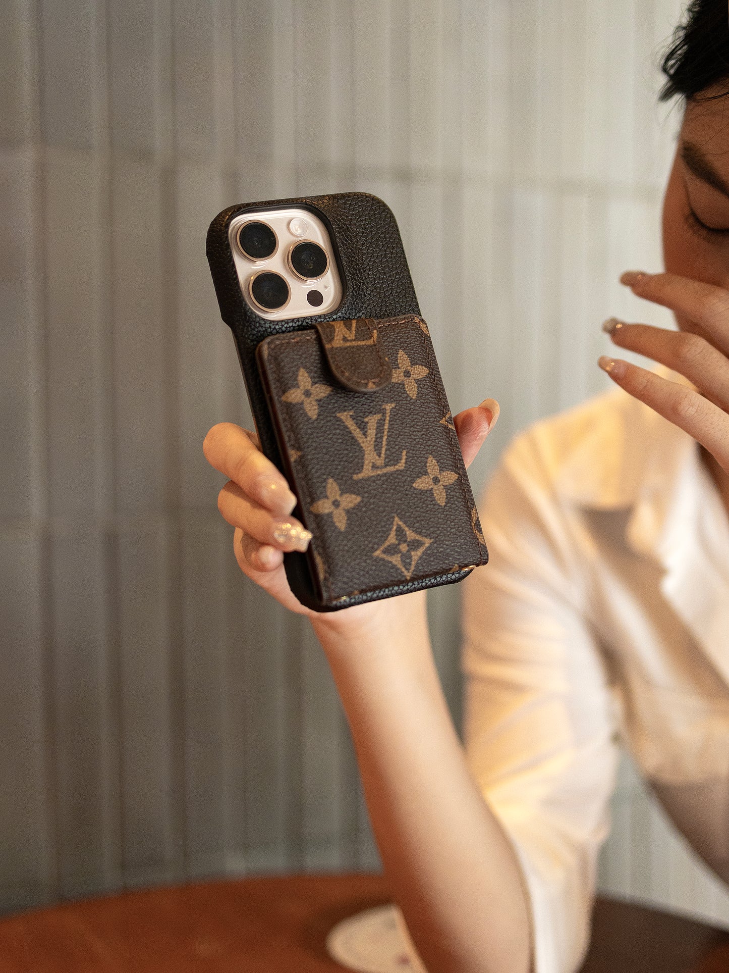 2025 Ny ankomst Advanced Leather iPhone -taske med kort tegnebog og rem