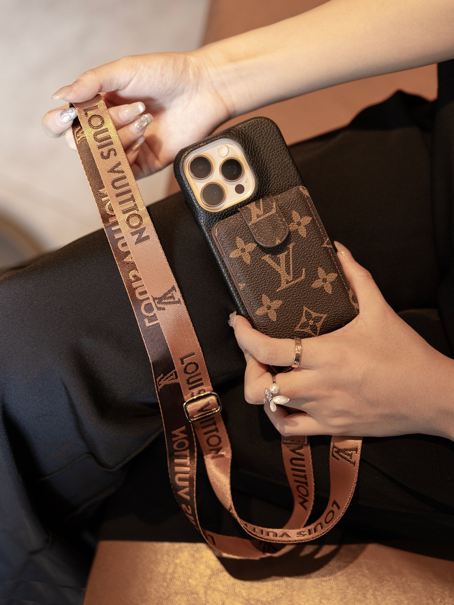 2025 Ny ankomst Advanced Leather iPhone -taske med kort tegnebog og rem