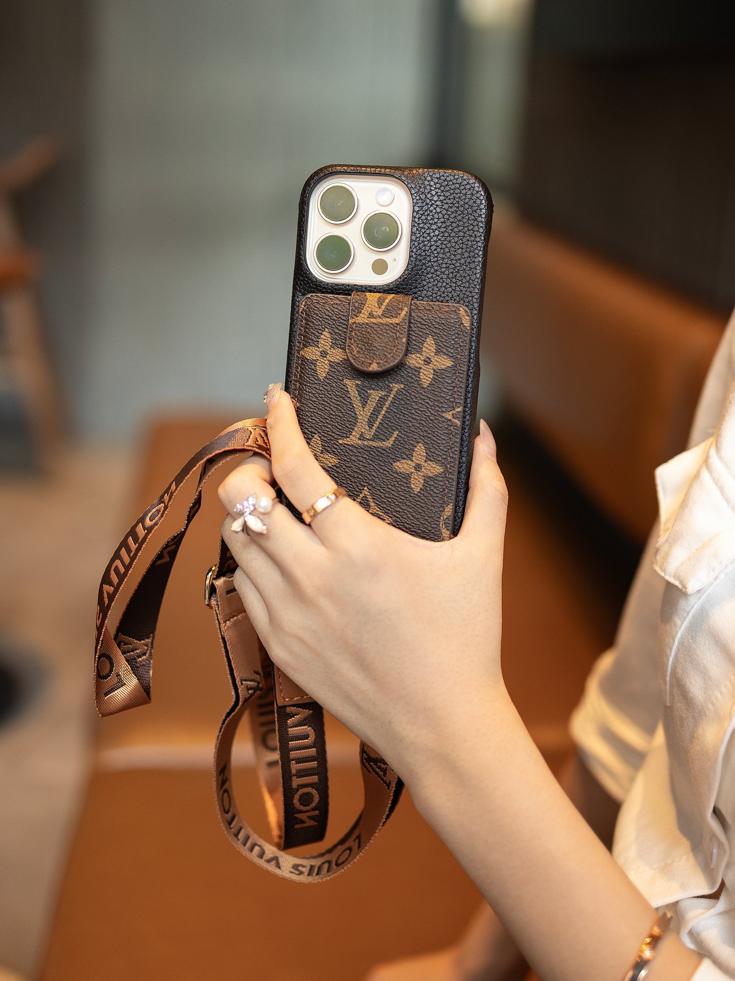 2025 Ny ankomst Advanced Leather iPhone -taske med kort tegnebog og rem