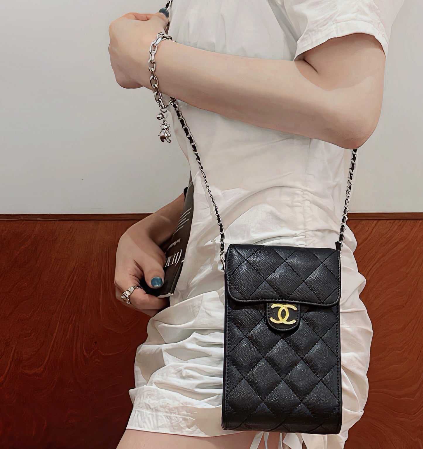 Crossbody skinn telefonpose