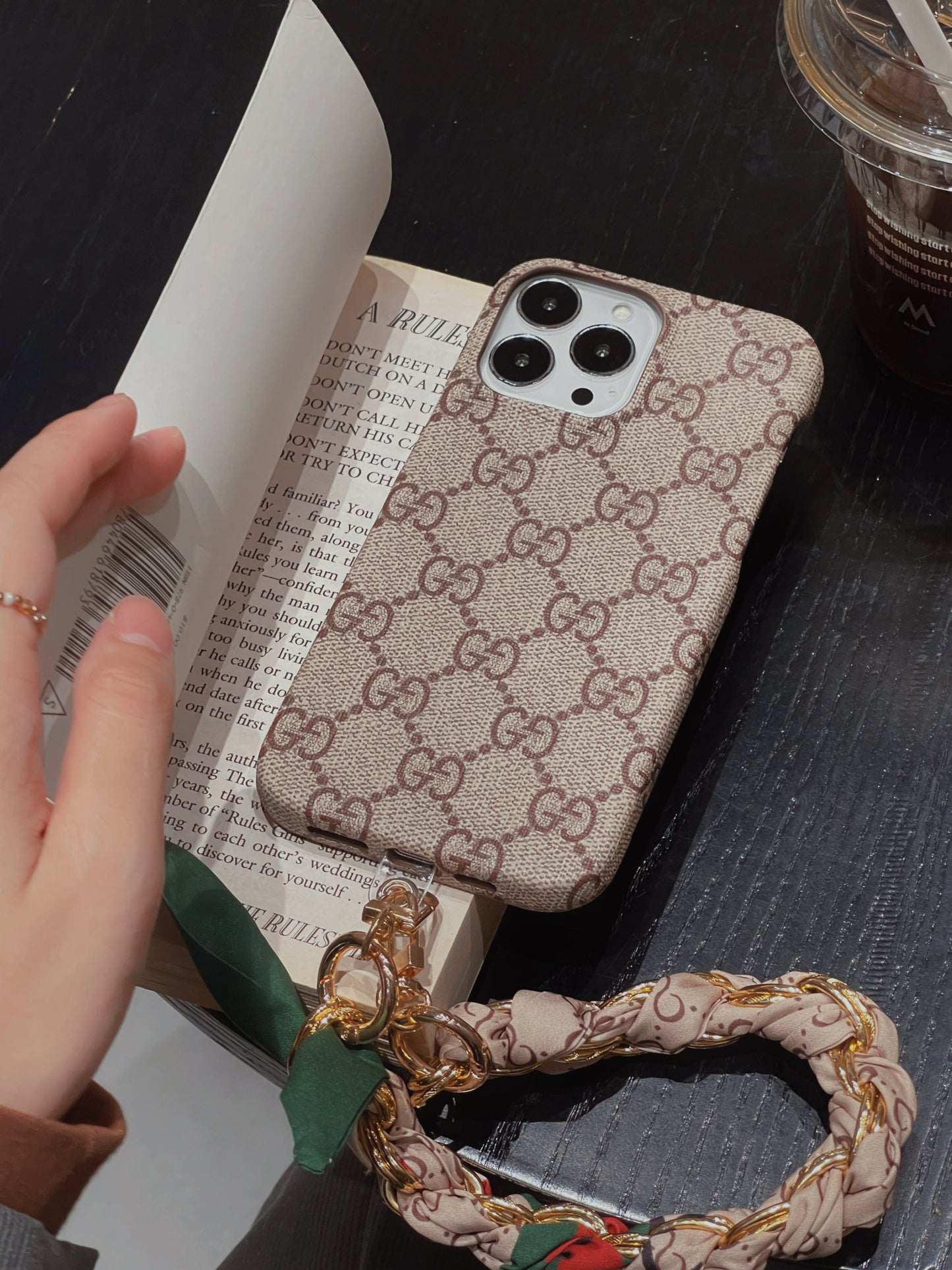 Lou Silk Wristband iPhone 케이스