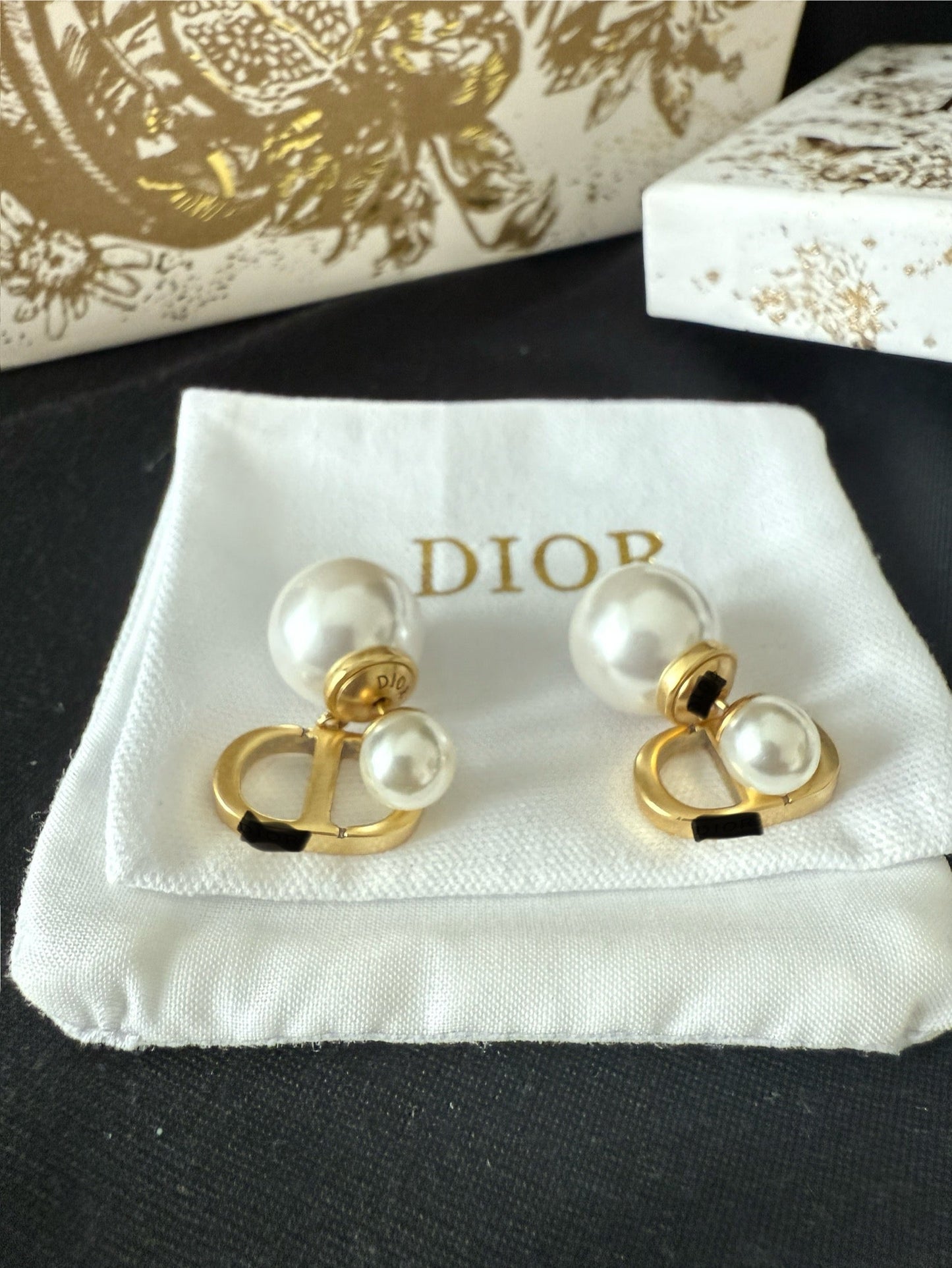 CD -logo Pearl Stud øreringer