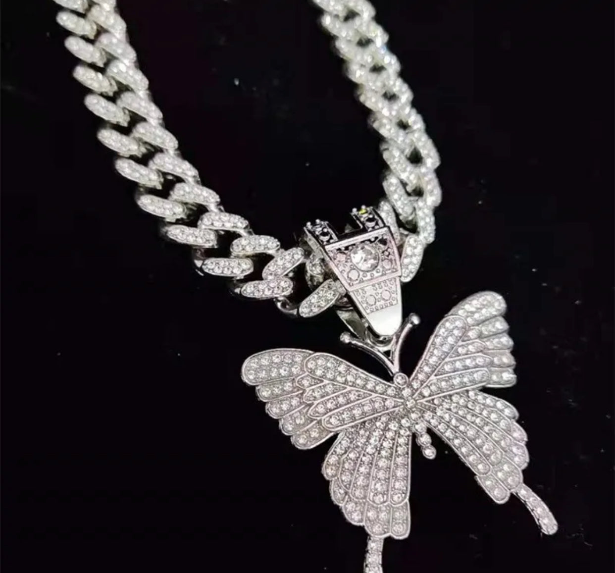 Ice out bling sommerfugl pendelkjede