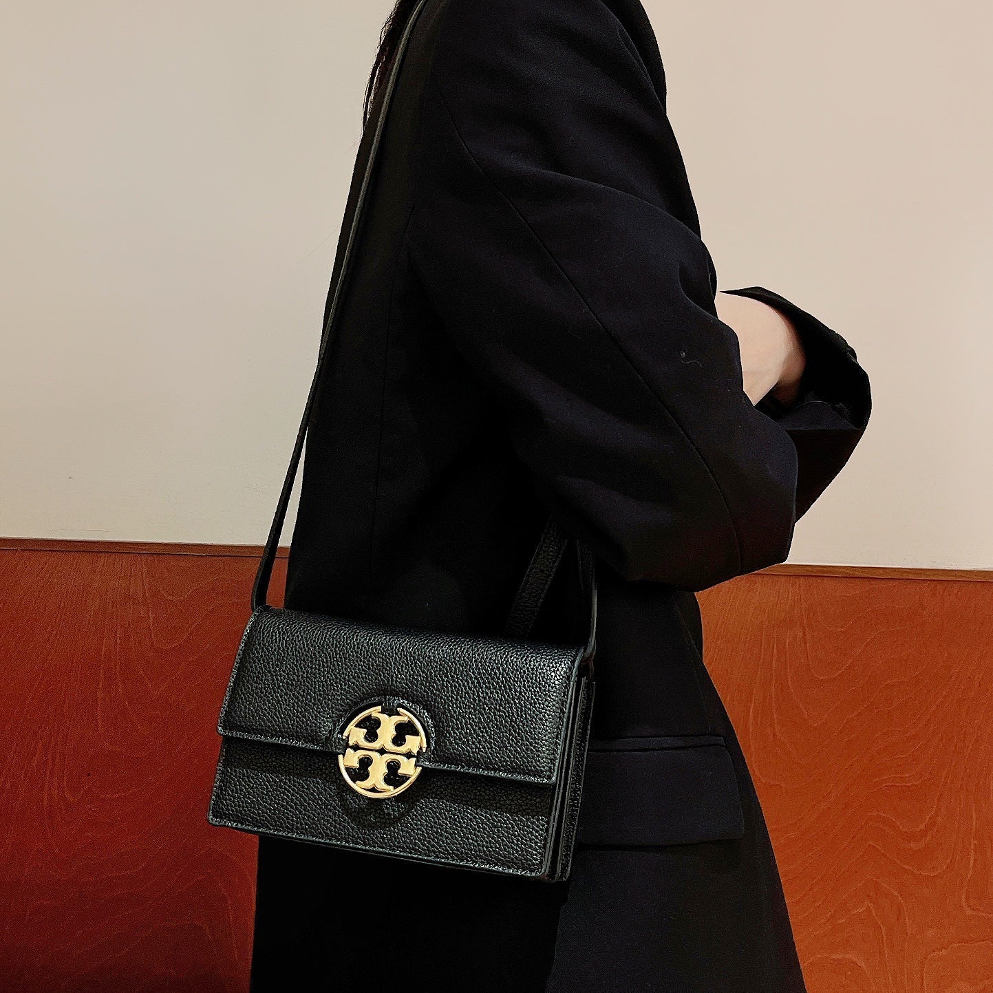 Crossbody skinnveske