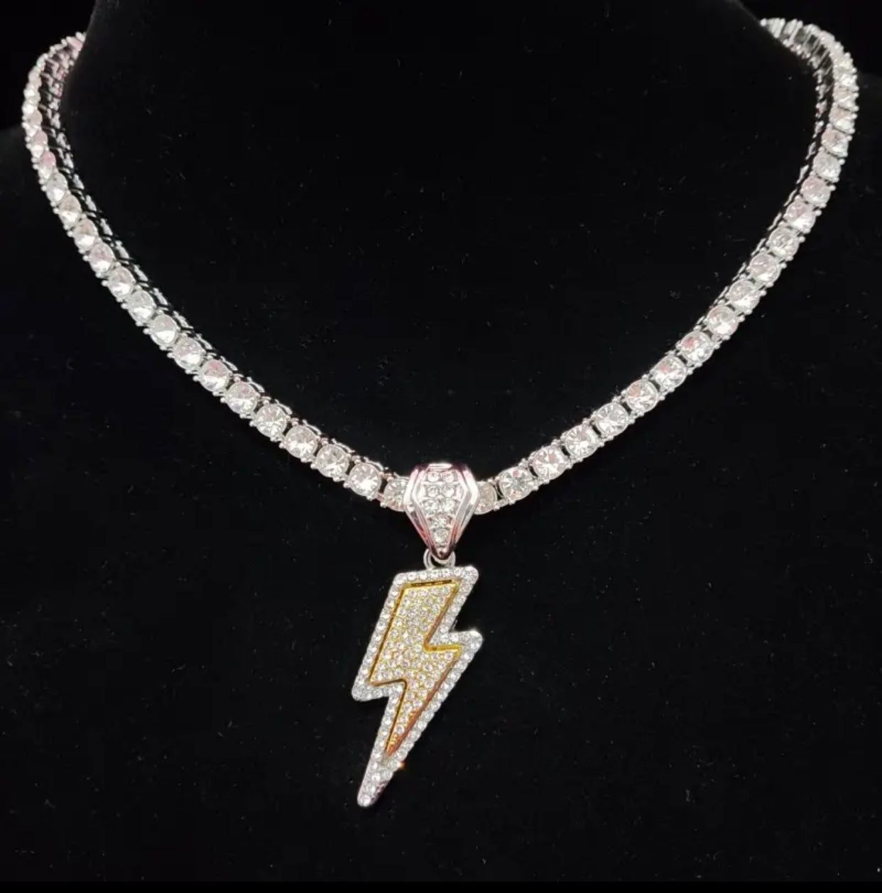 Crystal Charm Lightning halskjede