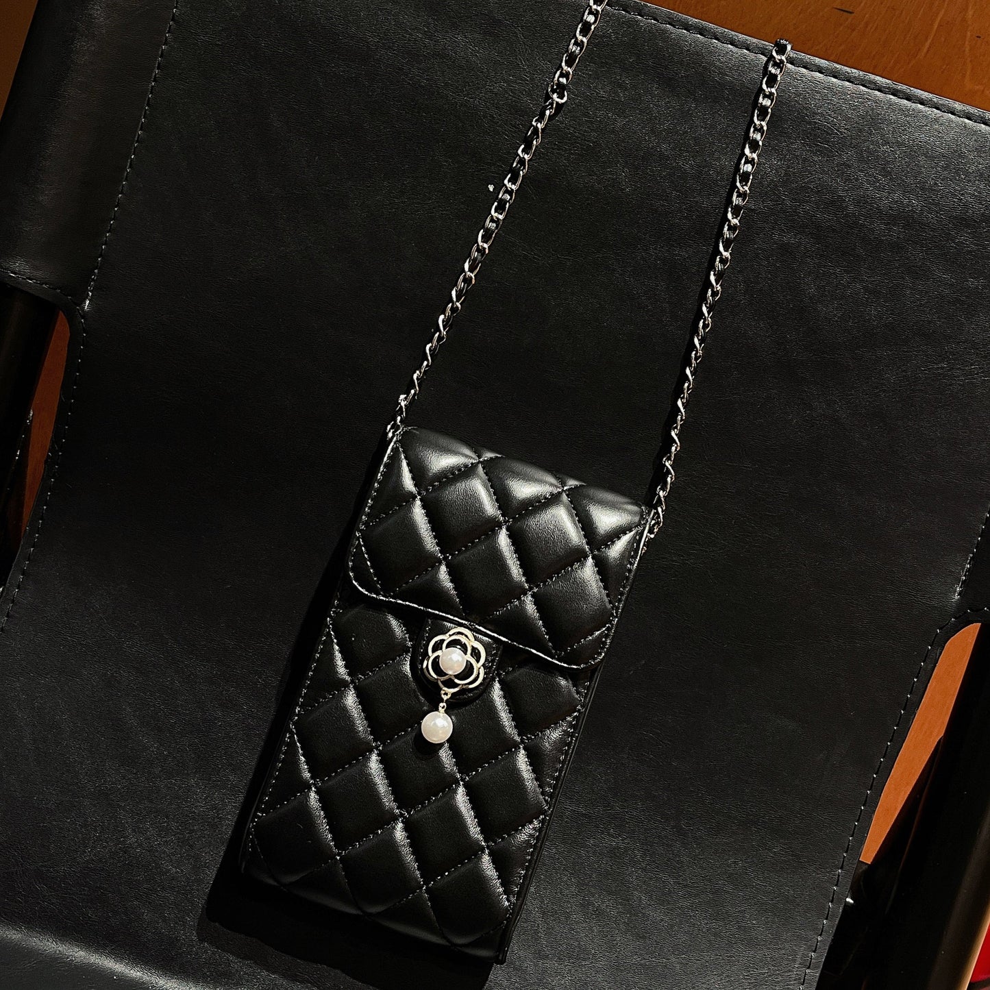 Crossbody skinn telefonpose