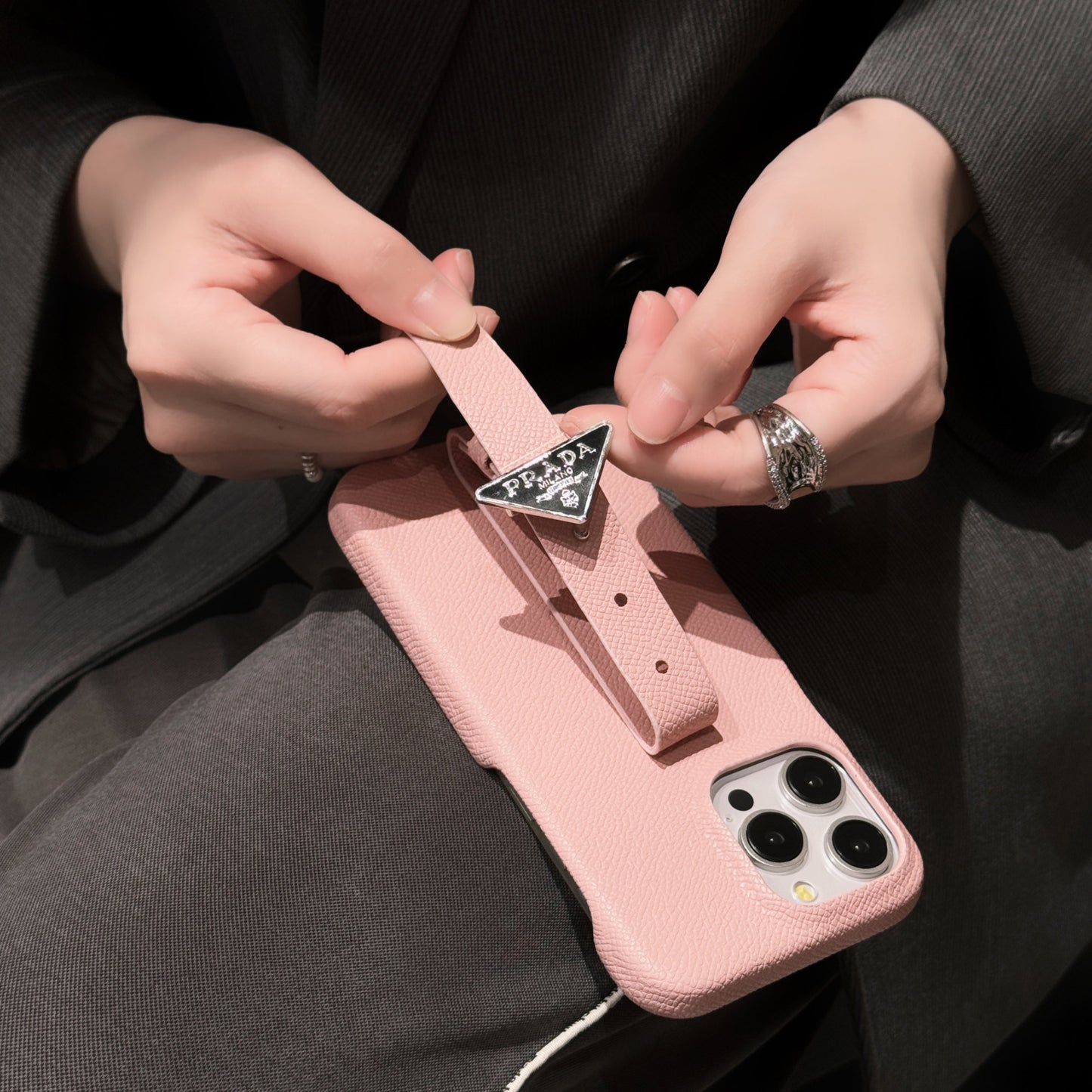 Carcasă iPhone cu mâner din piele Pra