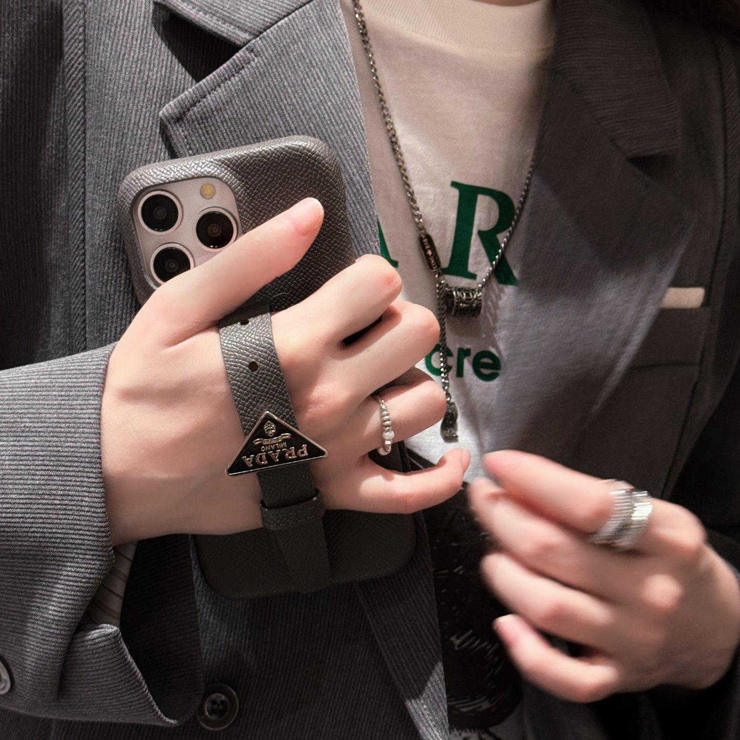 Carcasă iPhone cu mâner din piele Pra