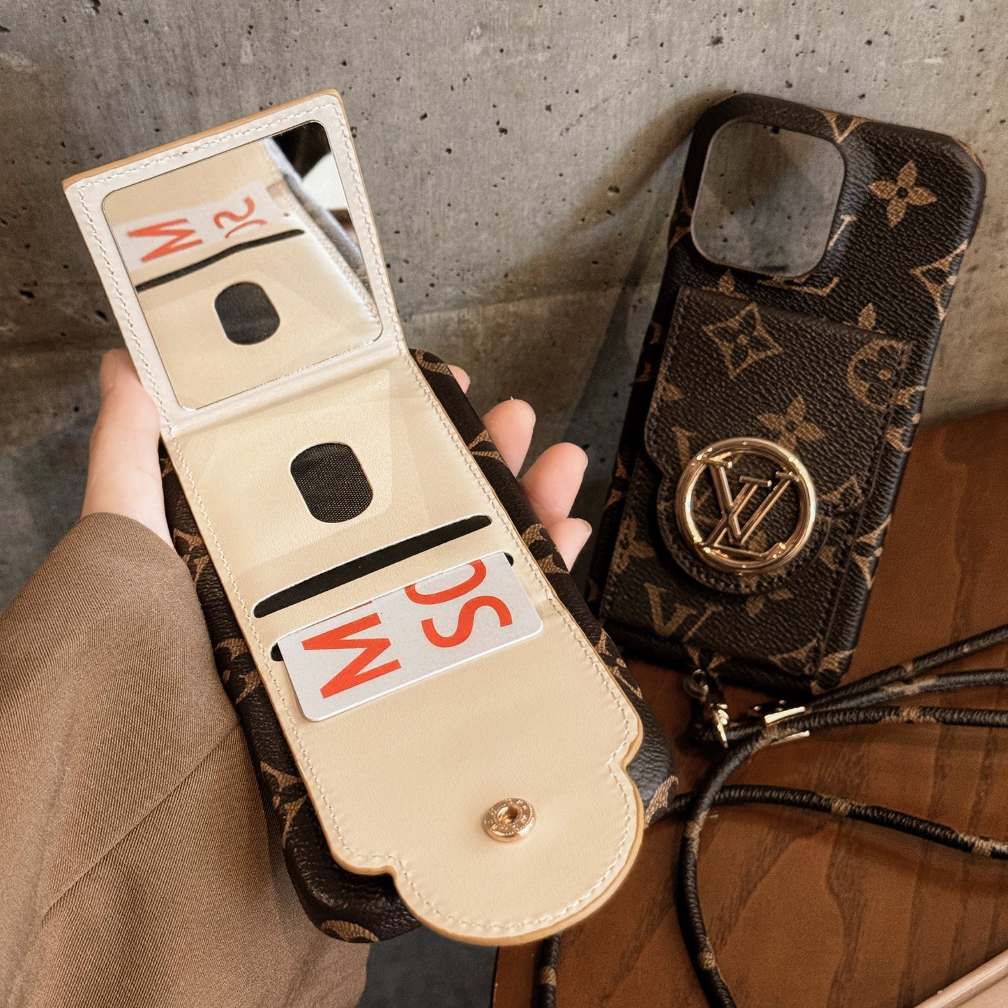 LOU 카드 홀더 체인 iPhone 케이스