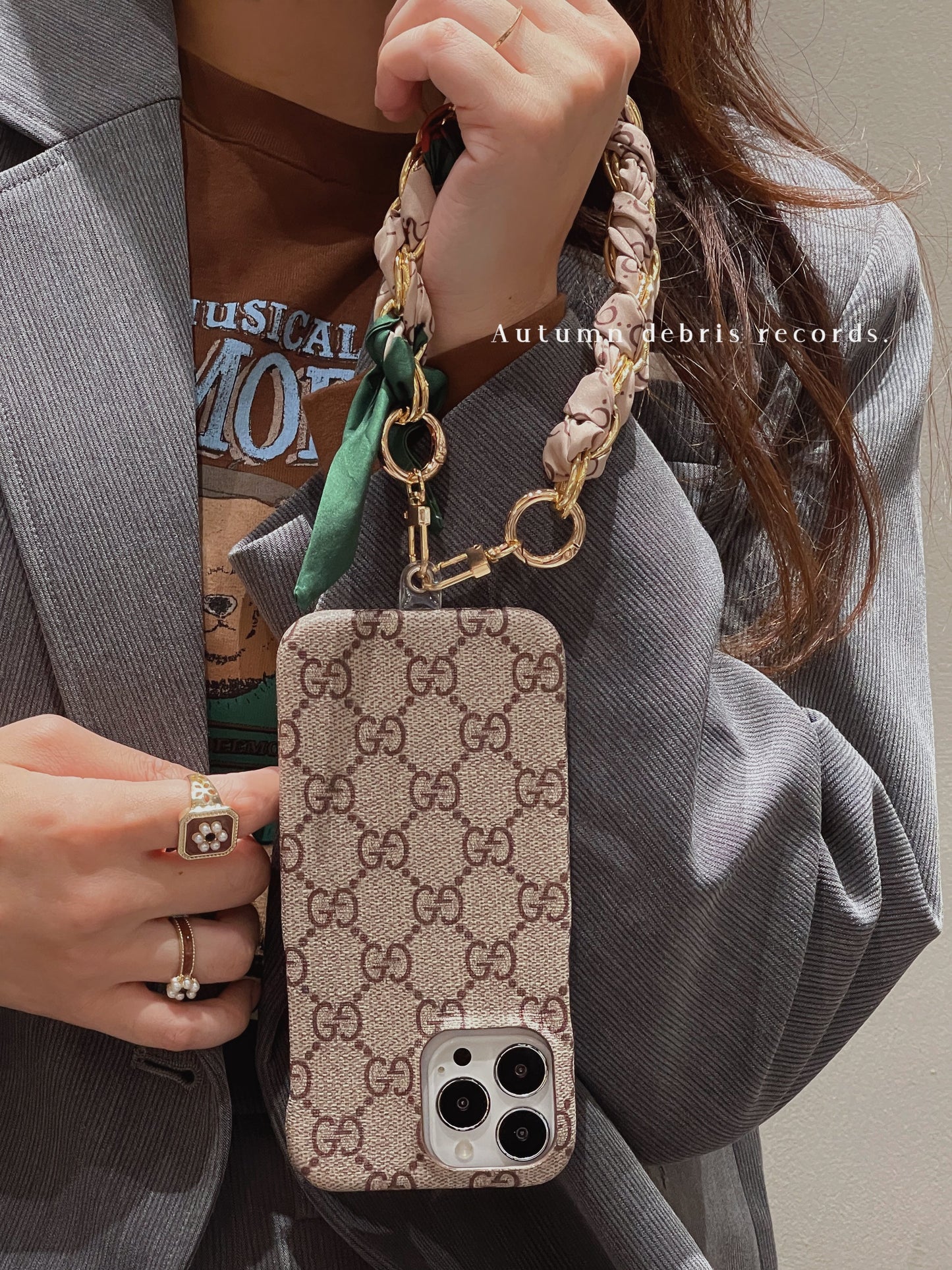 Lou Silk Wristband iPhone 케이스