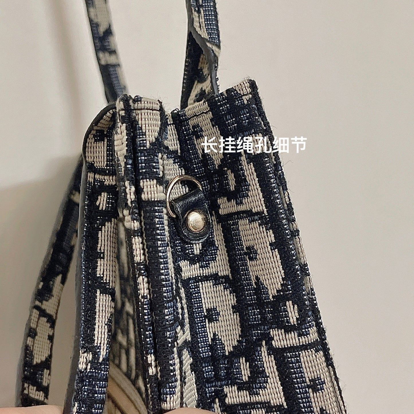 Klassisk totepose med stropp for crossbody