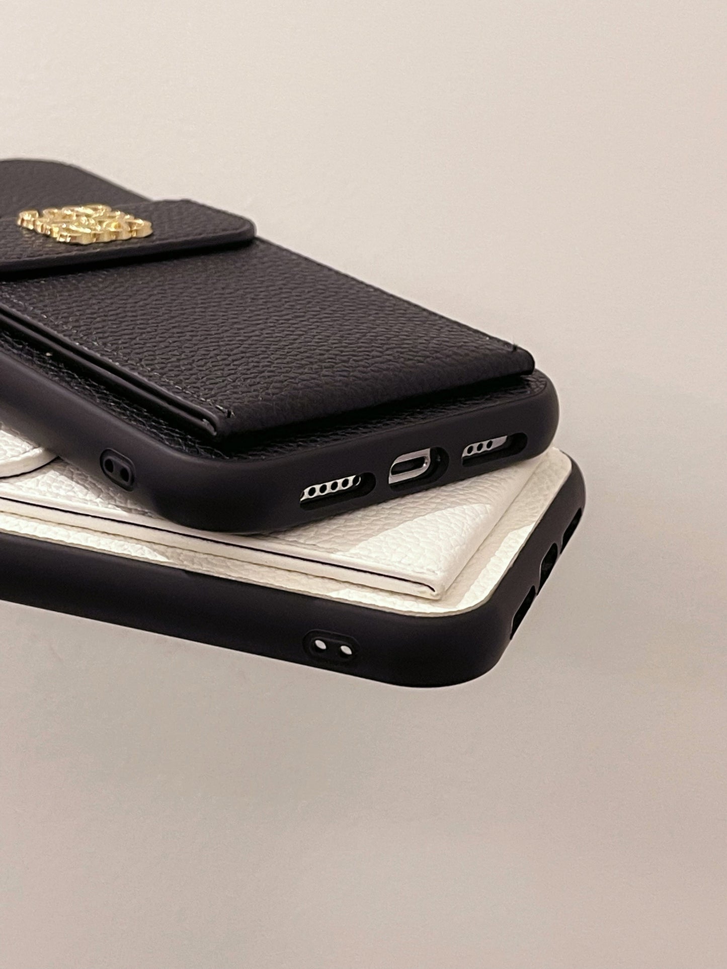Carcasă iPhone Loewe cu suport pentru card Black-QBK240603