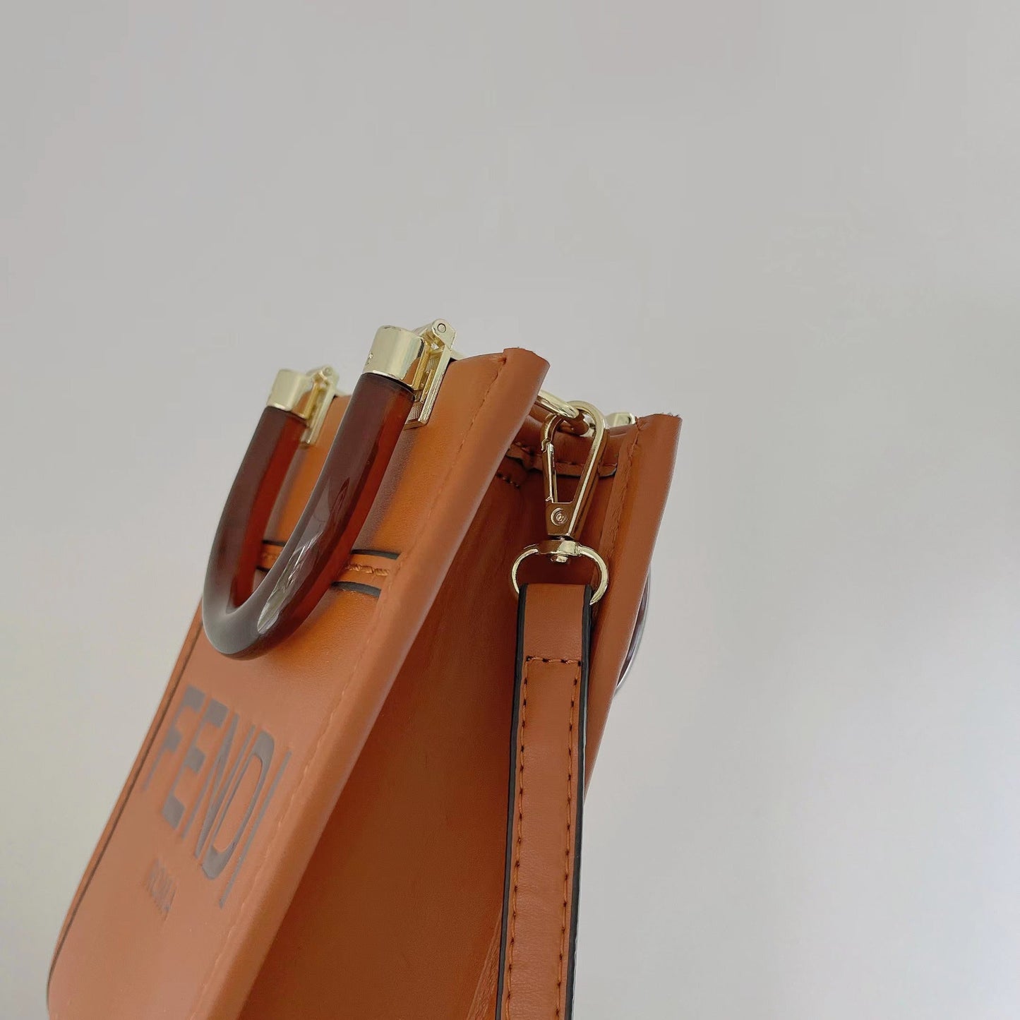 Klassische Einkaufstasche mit Crossbody -Riemen