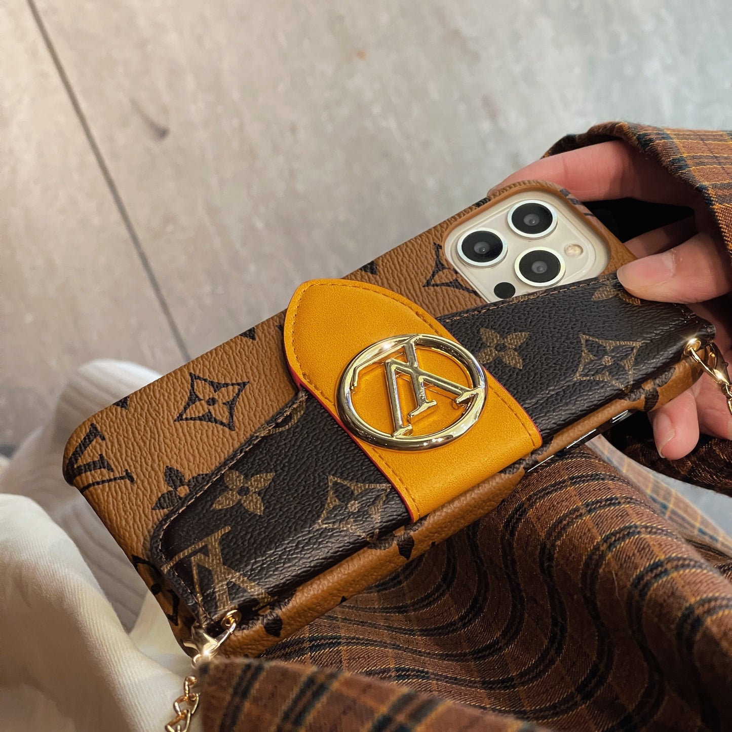 Lou Gold Crossbody Card Holder iPhone -fodral