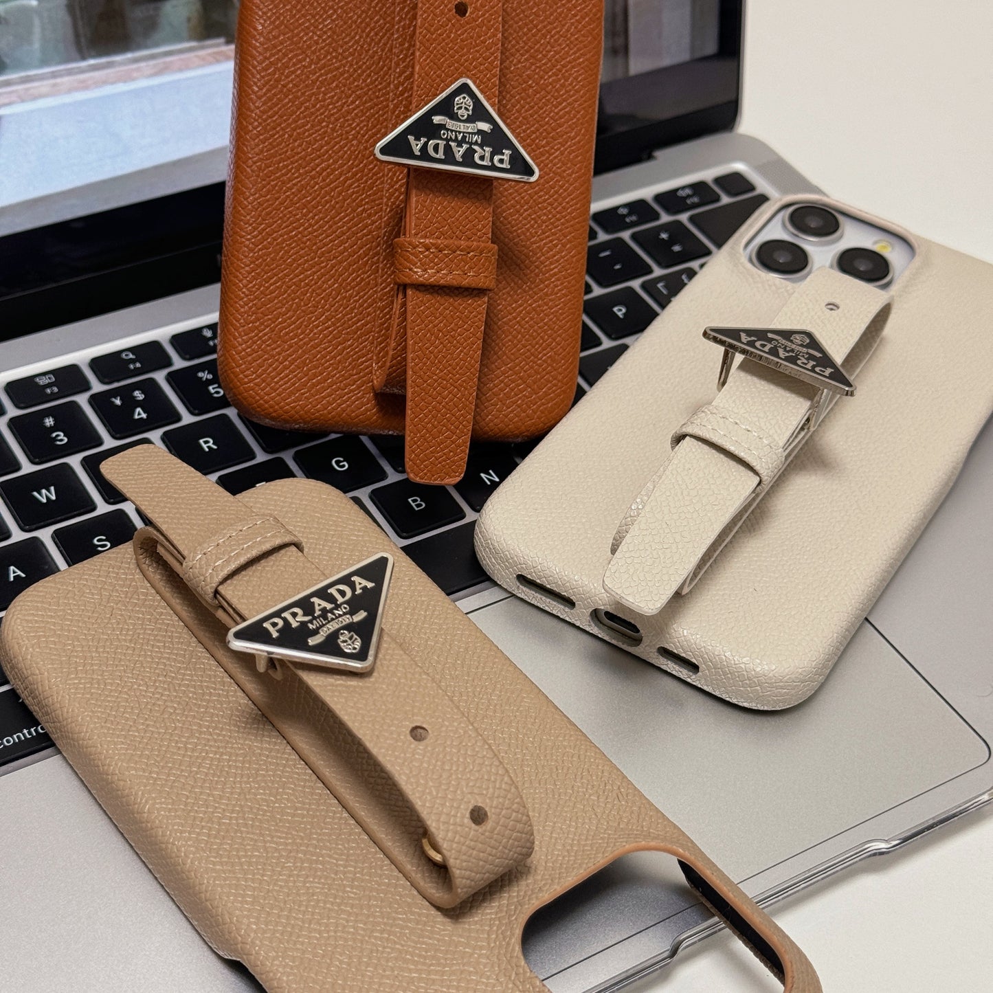 Carcasă iPhone cu mâner din piele Pra