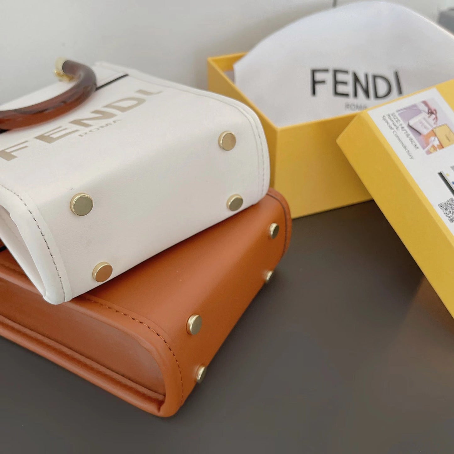 Klassische Einkaufstasche mit Crossbody -Riemen