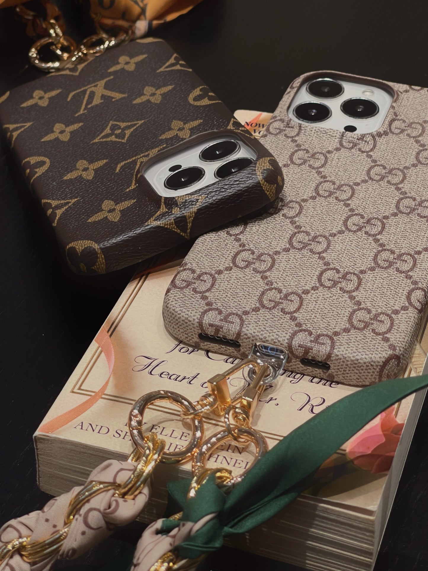 Lou Silk Wristband iPhone 케이스