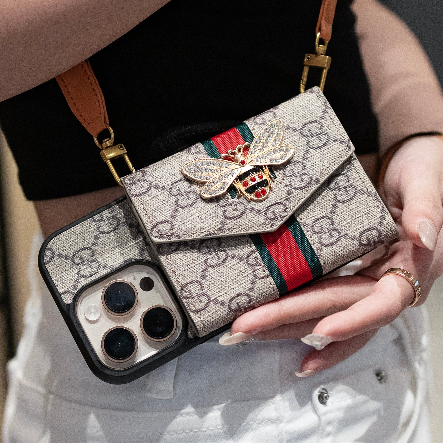 GG Advanced Crossbody iPhone tok kártyatartóval és vállszíjjal