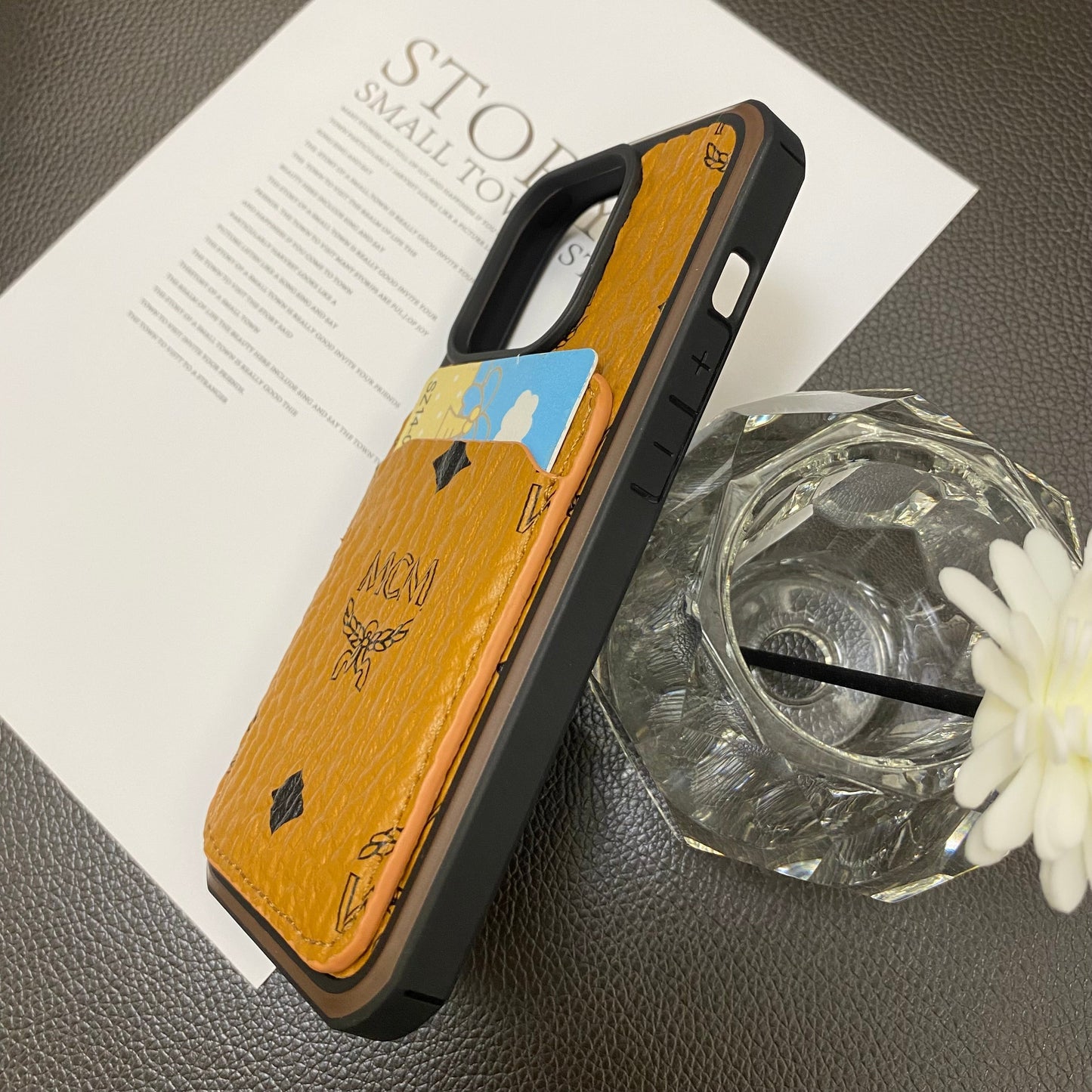 MCM iPhone tok kártya tartóval sárga-mck240603