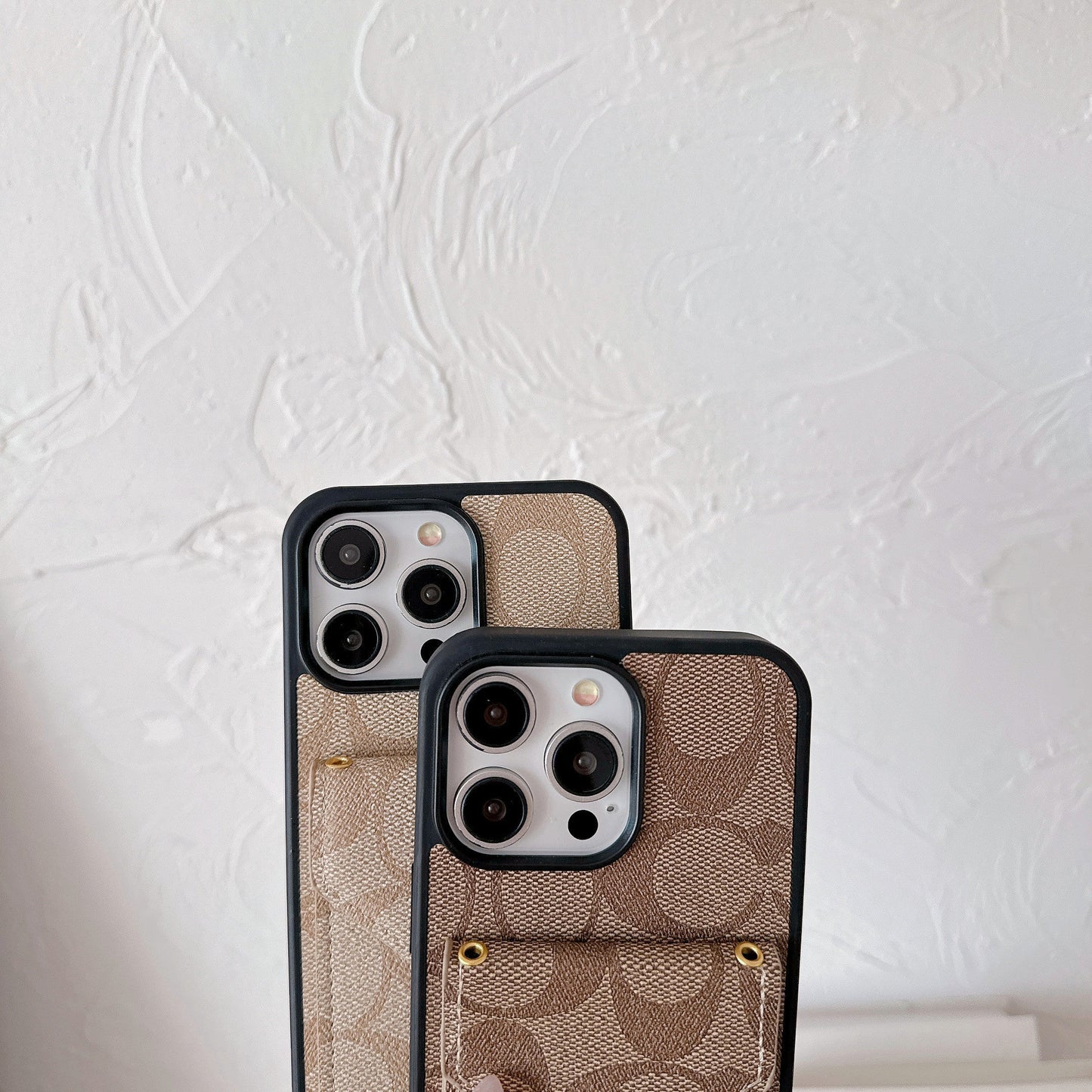 Carcasă pentru iPhone Coach cu suport pentru card și curea maro deschis -SJ240513