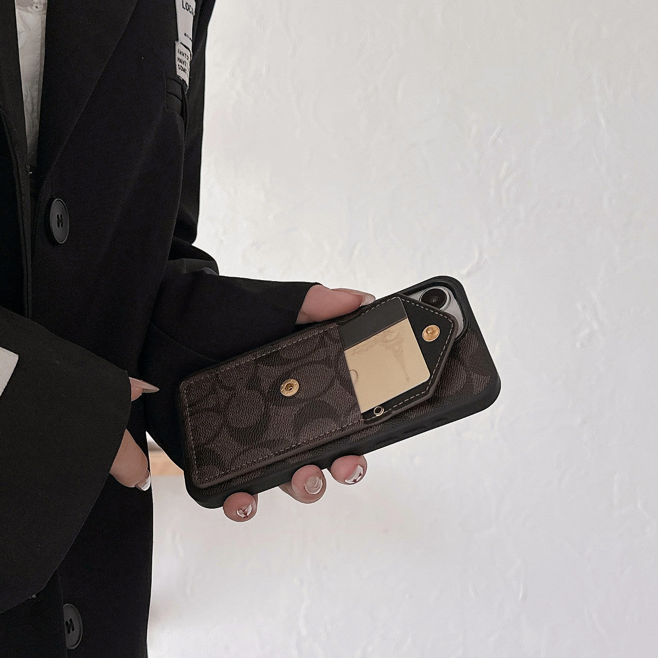Coach iPhone Hülle mit Kartenhalter und Gurt dunkelbraun -sj240513