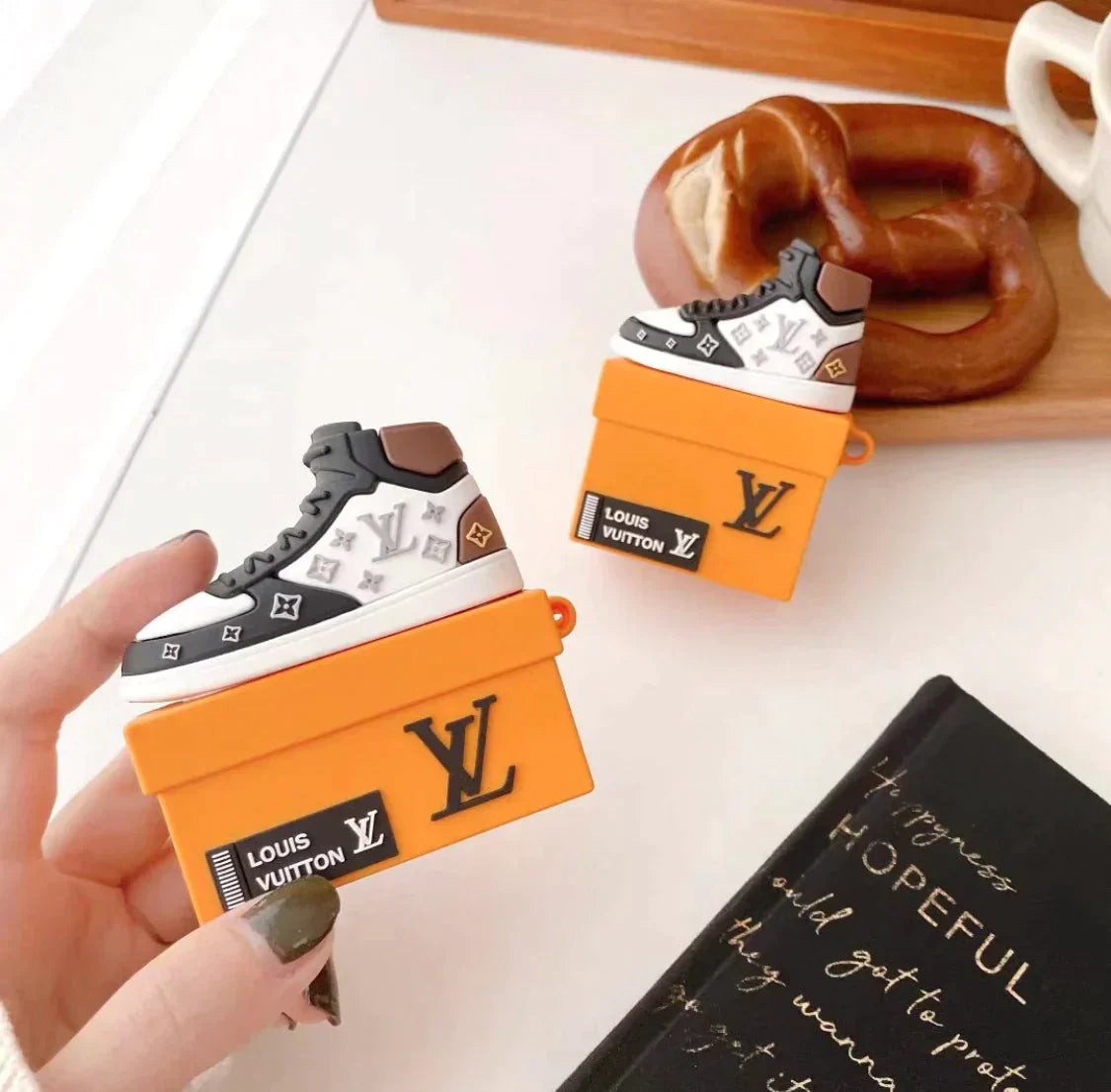 LV AirPods sager