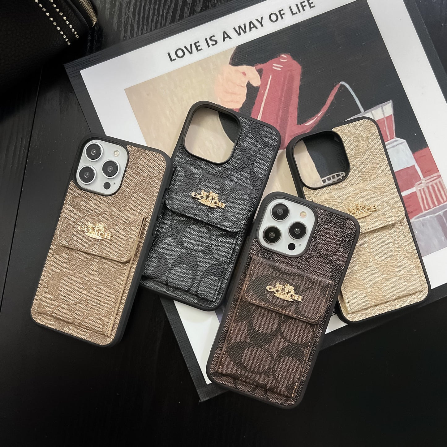 Coach iPhone -fodral med kortinnehavare Wallet Dark Brown -SZK240425
