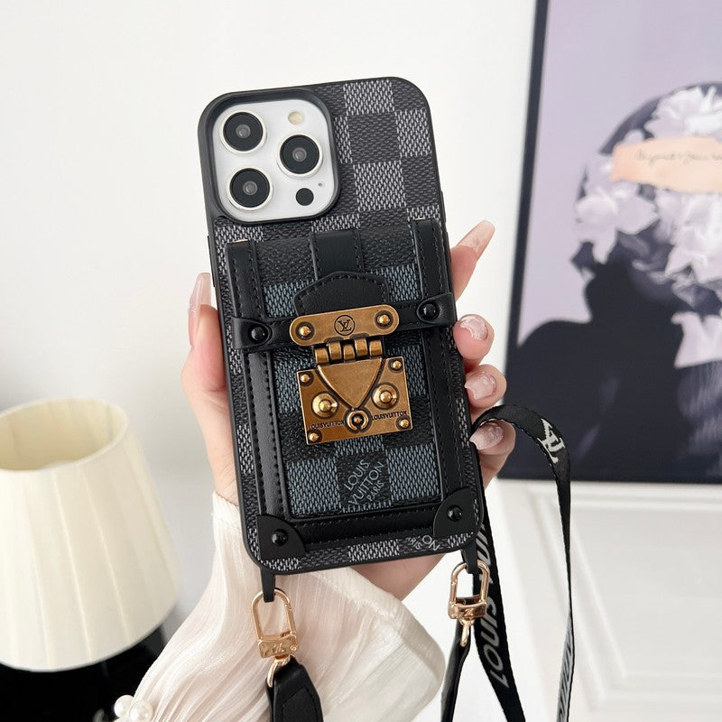 Lou Black & White Crossbody Chain iPhone Hülle