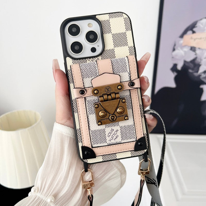 Lou Black & White Crossbody Chain iPhone Hülle