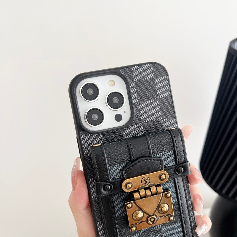 Lou Black & White Crossbody Chain iPhone Hülle