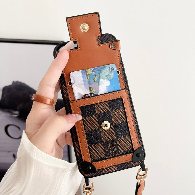 Lou Black & White Crossbody Chain iPhone Hülle