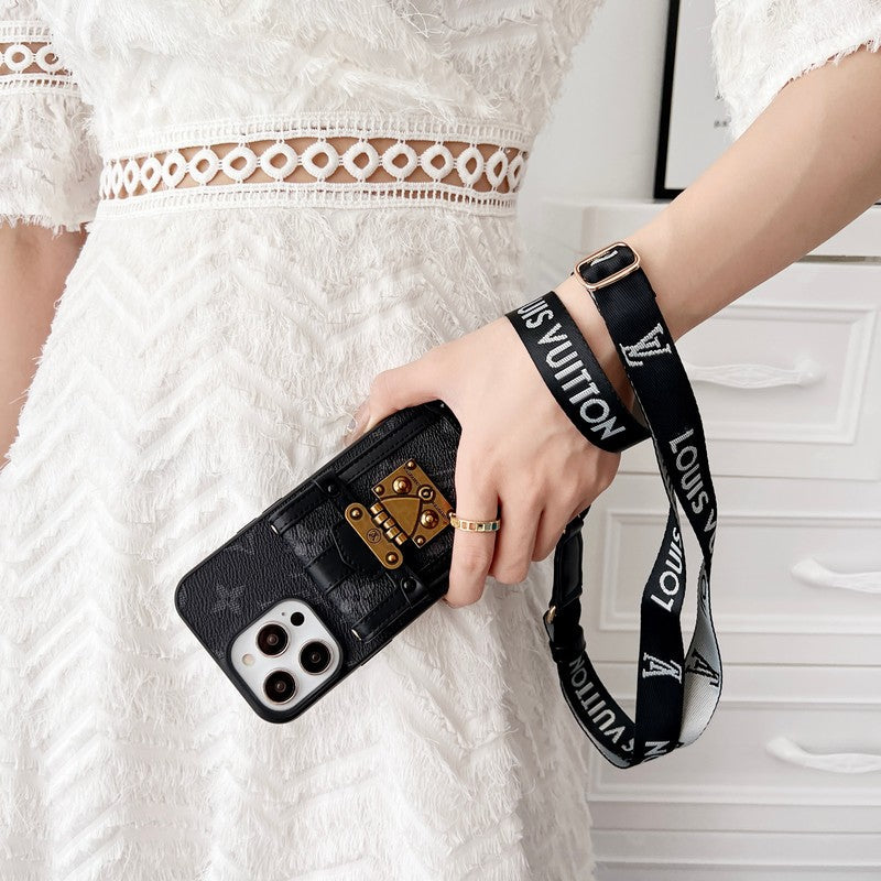 Lou Black & White Crossbody Chain iPhone Hülle