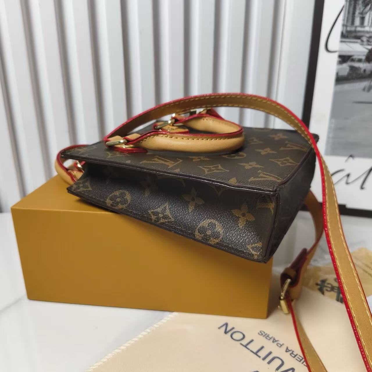 Klassisk totepose med stropp for crossbody