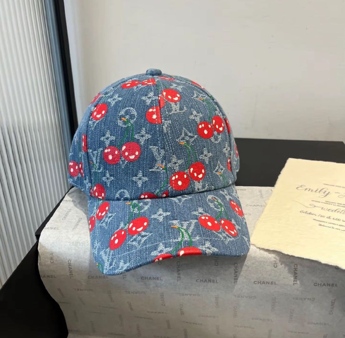Søt kirsebærmønsterhatt, et must for fashionistas