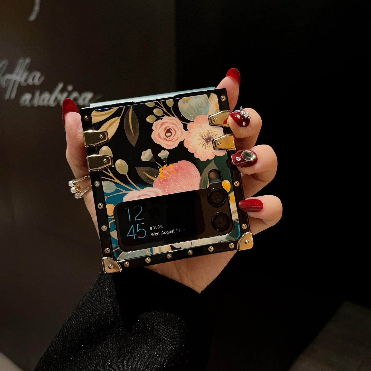 Samsung Galaxy Z Flip6/5/4/3 5G -neliökotelo "Aphrodite Rengas"