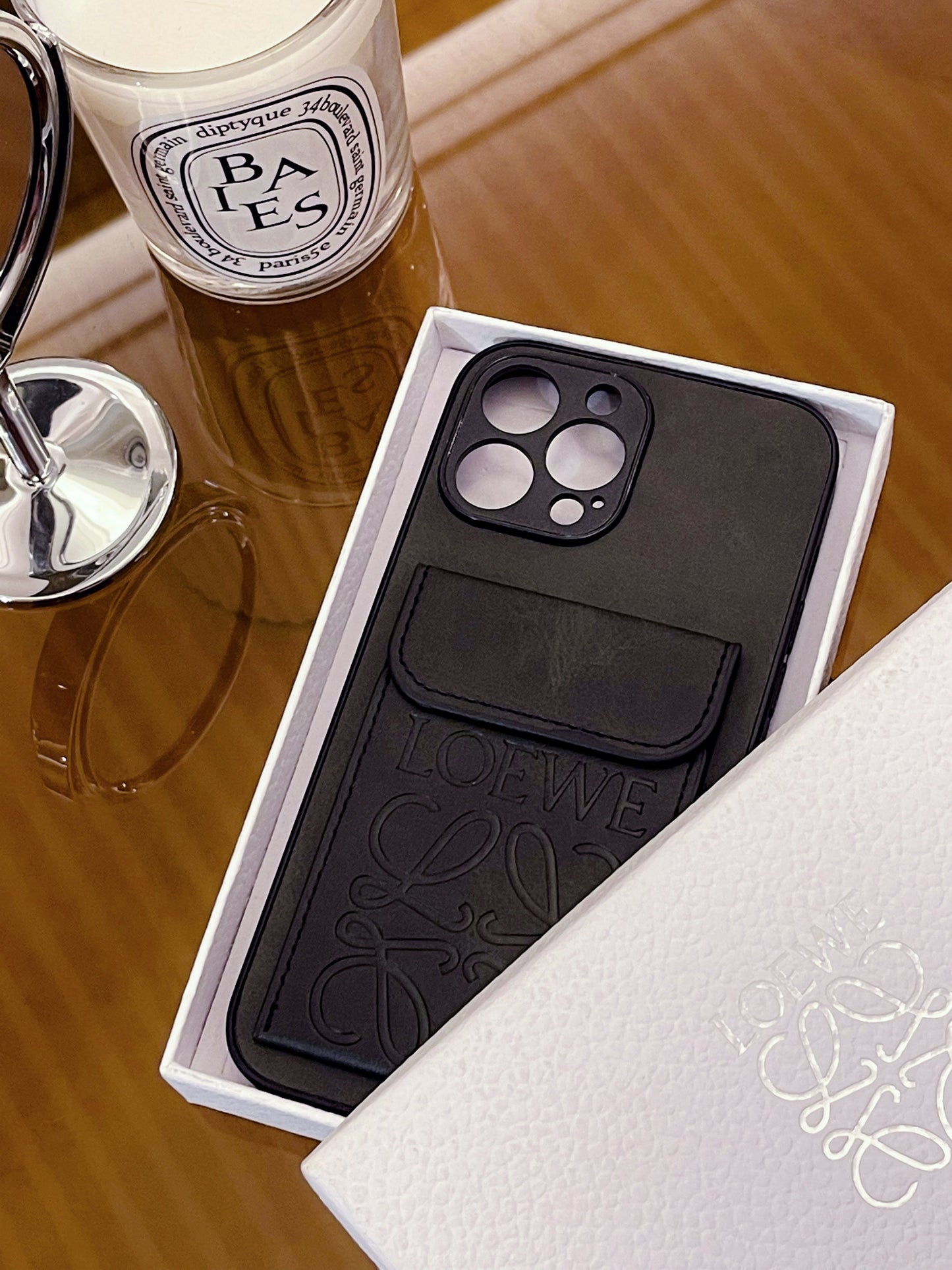 Loewe iPhone tok a kártyatartóval Black-LZP241448