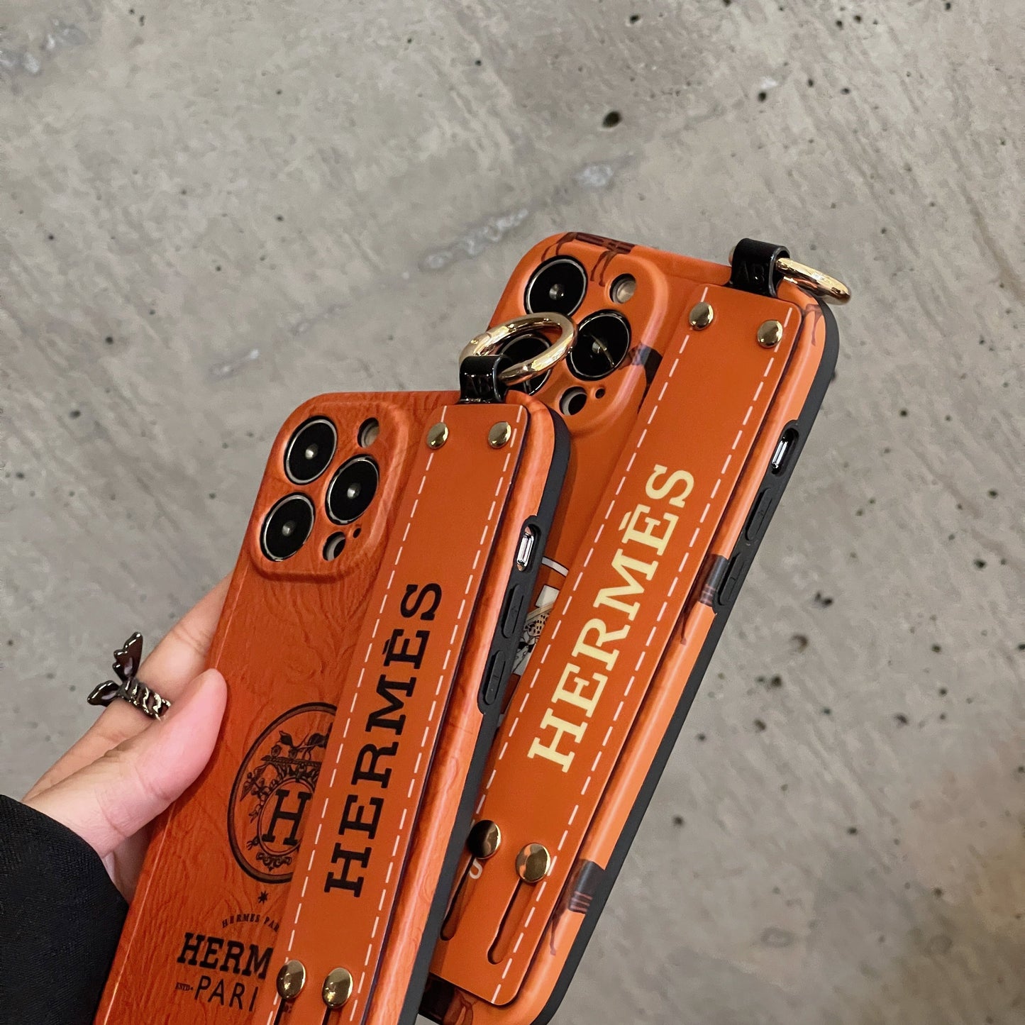 H Case iPhone