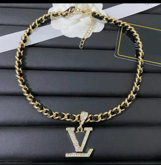 Designer Letter L-V halskjede
