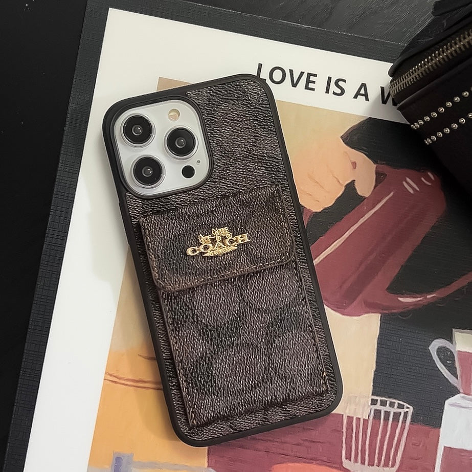 Coach iPhone -fodral med kortinnehavare Wallet Dark Brown -SZK240425